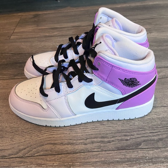 Jordan Shoes - Air Jordan 1 Mid Barely Grape Size 8.5 Women / 7Y EUC